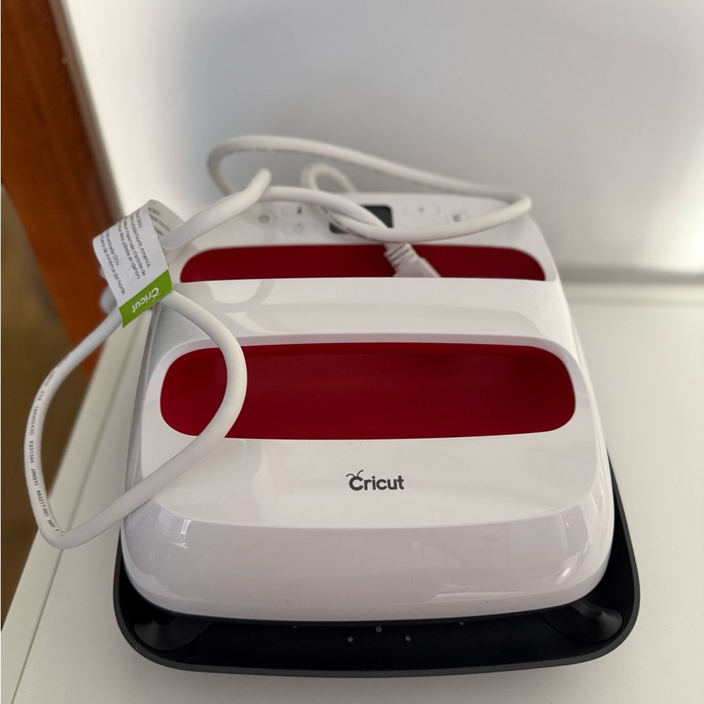 Cricut Red and White Craft Heat Press